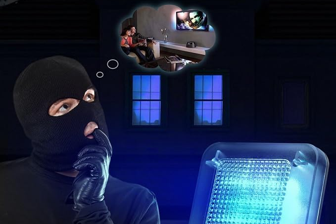 Análisis Técnico: Simuladores de Presencia de Televisión (Fake TV)

Los dispositivos Fake TV son pequeños emisores estáticos equipados con matrices de luces LED de alta intensidad. Su único propósito es proyectar un algoritmo de luces de colores cambiantes contra una pared o cortina, imitando con exactitud los cambios de escena, desvanecimientos y destellos dinámicos de un televisor real de gran formato