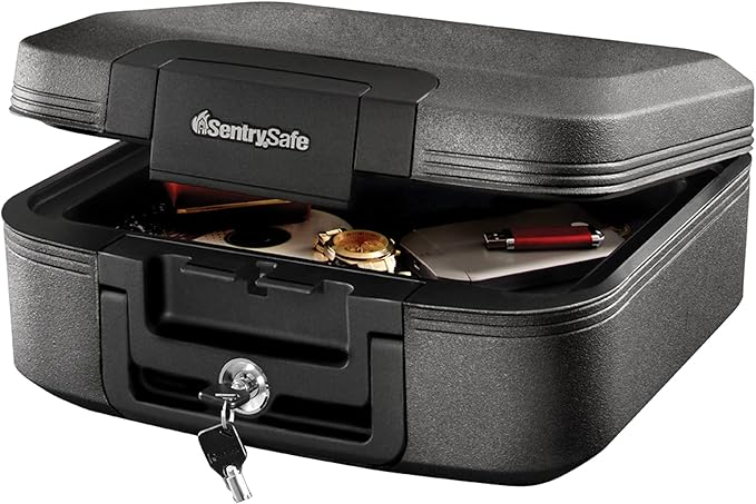 Caja fuerte portátil y compacta SentrySafe protegiendo objetos de valor en el interior del vehículo