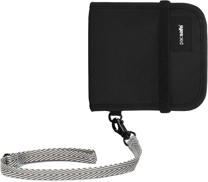 Pacsafe Coversafe V100 mostrando el detalle de la correa y la hebilla